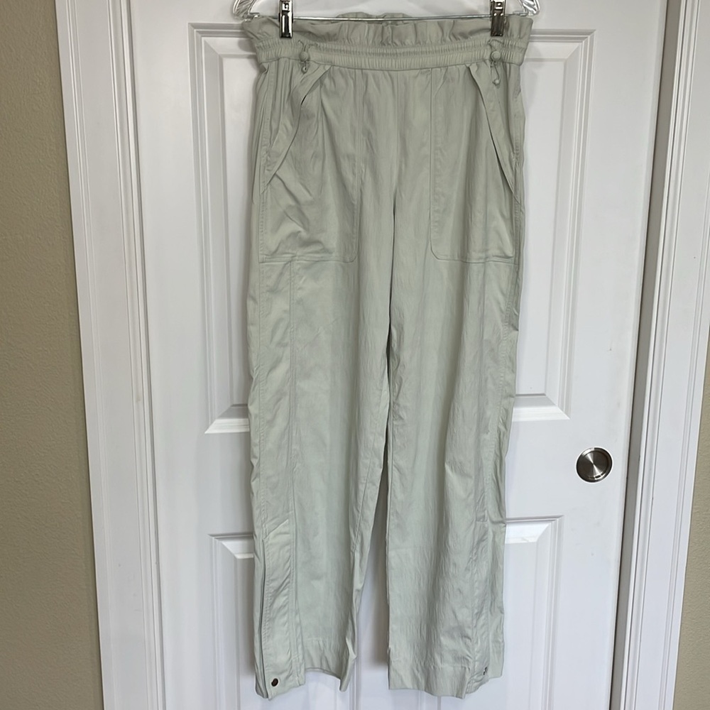 Athleta Trekkie High Rise Parachute Pant Sz 6 Mint Green Paperbag Waist Pull Up - Picture 6 of 16
